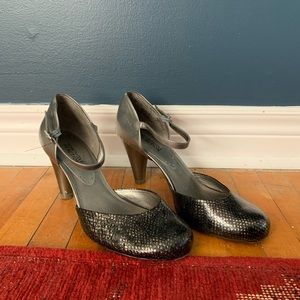 Kenneth Cole Reaction silver heels